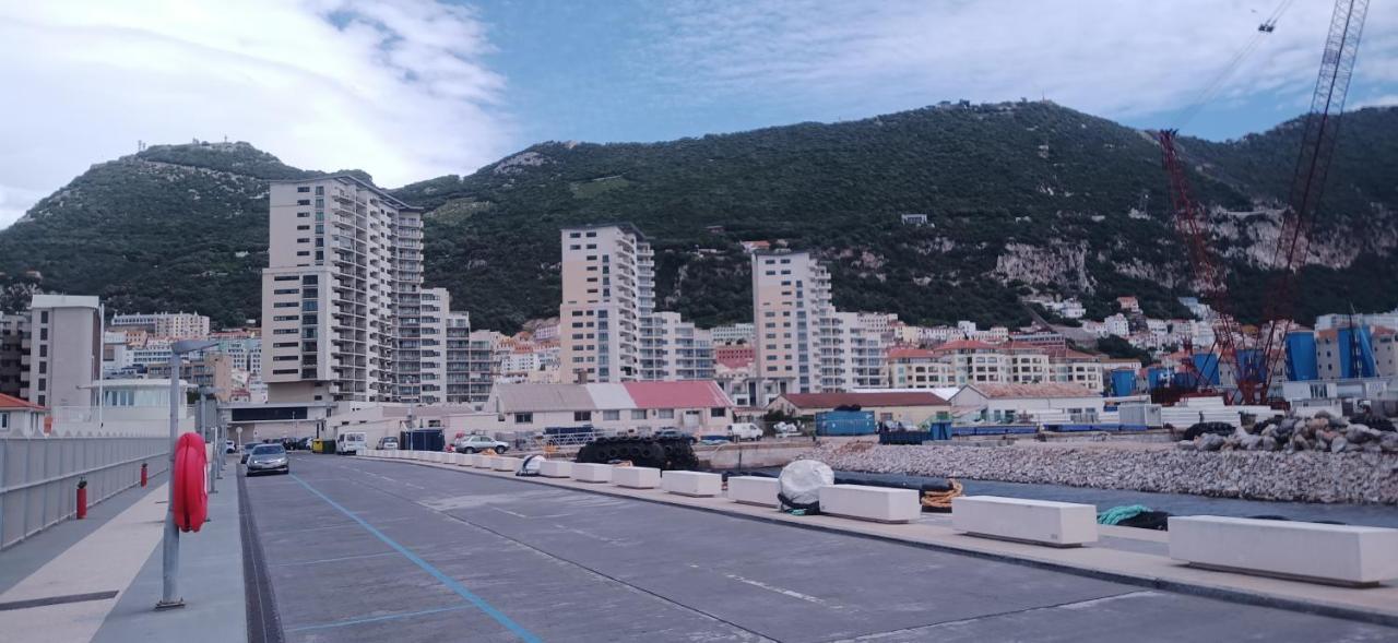 Kings Wharf Quay29 - Large Studio Apartment With 3 Pools - Gym - Rock Views - Holiday And Short Let Apartments In Gibraltar Exteriör bild