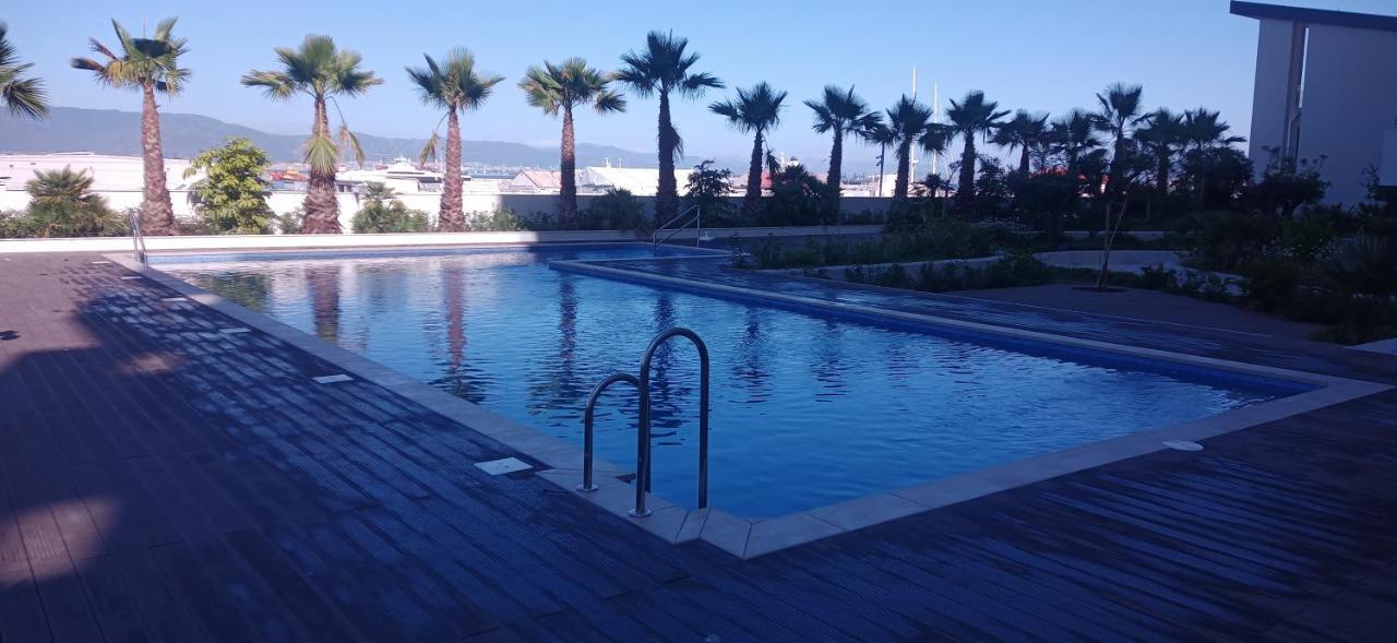 Kings Wharf Quay29 - Large Studio Apartment With 3 Pools - Gym - Rock Views - Holiday And Short Let Apartments In Gibraltar Exteriör bild