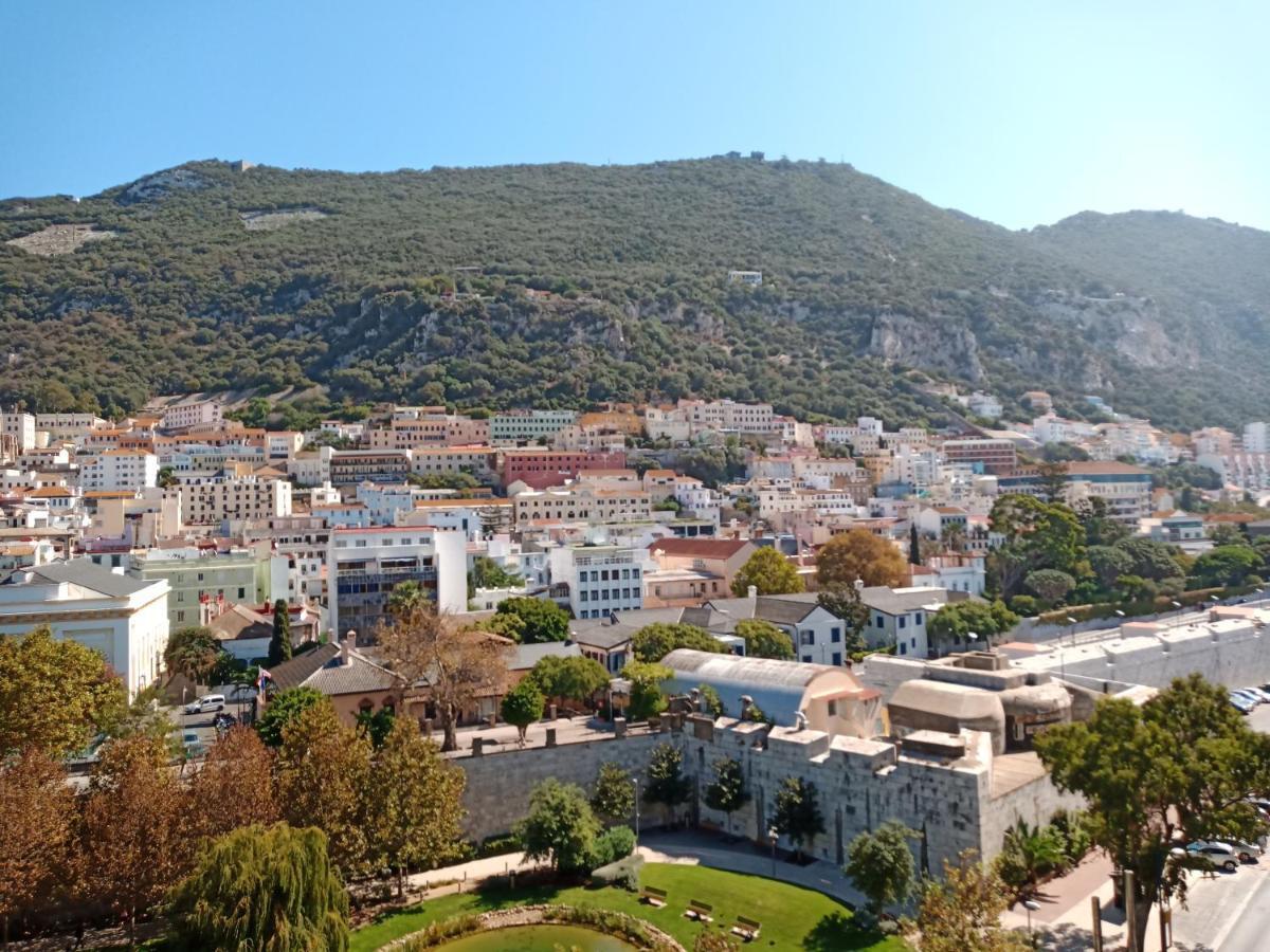 Kings Wharf Quay29 - Large Studio Apartment With 3 Pools - Gym - Rock Views - Holiday And Short Let Apartments In Gibraltar Exteriör bild