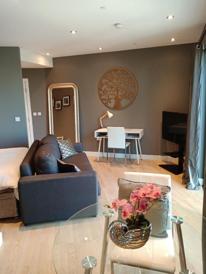 Kings Wharf Quay29 - Large Studio Apartment With 3 Pools - Gym - Rock Views - Holiday And Short Let Apartments In Gibraltar Exteriör bild